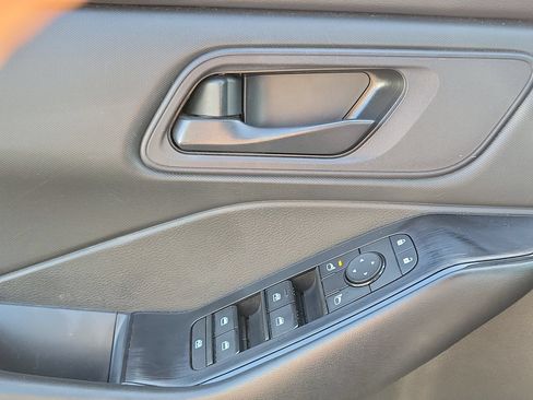 Used 2024 Nissan Rogue S FWD image 10