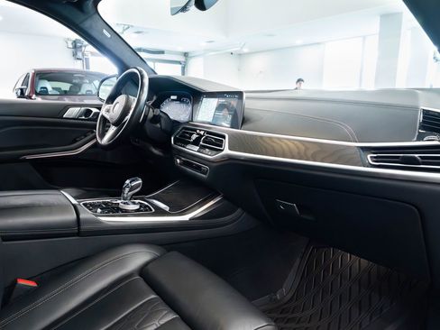 Used 2022 BMW X7 M50i image 30