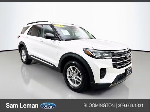 Used 2025 Ford Explorer Active image 1