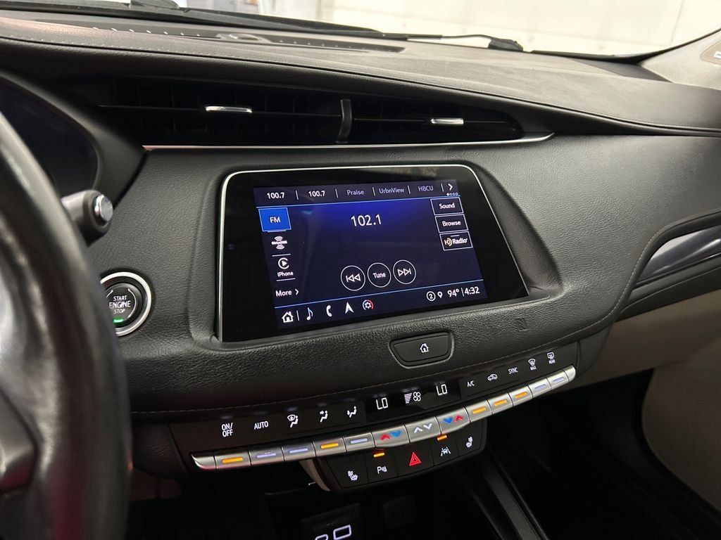 Used 2021 Cadillac XT4 Luxury w/ Cold Weather Package FWD image 11