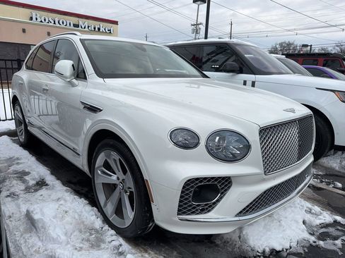Used 2021 Bentley Bentayga Plug-In Hybrid w/ First Edition Specification image 1