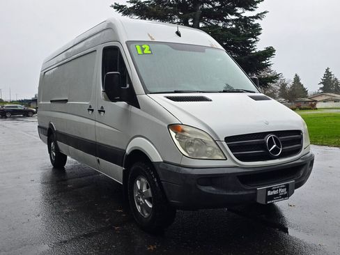 Used 2012 Mercedes-Benz Sprinter 2500 w/ Premium Pkg image 8