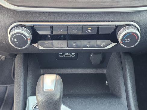Used 2025 Nissan Altima 2.5 SV FWD image 25