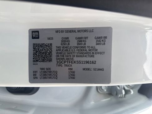 Used 2025 Chevrolet Colorado ZR2 w/ Technology Package image 31