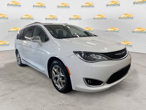 Used 2018 Chrysler Pacifica Limited image 7