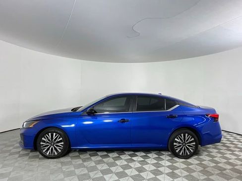 Used 2025 Nissan Altima 2.5 SV FWD image 8