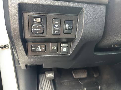 Used 2019 Toyota Tundra SR5 w/ TRD Off Road Package AWD/4WD image 13