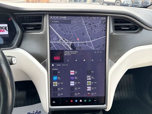 Used 2018 Tesla Model X 75D image 17