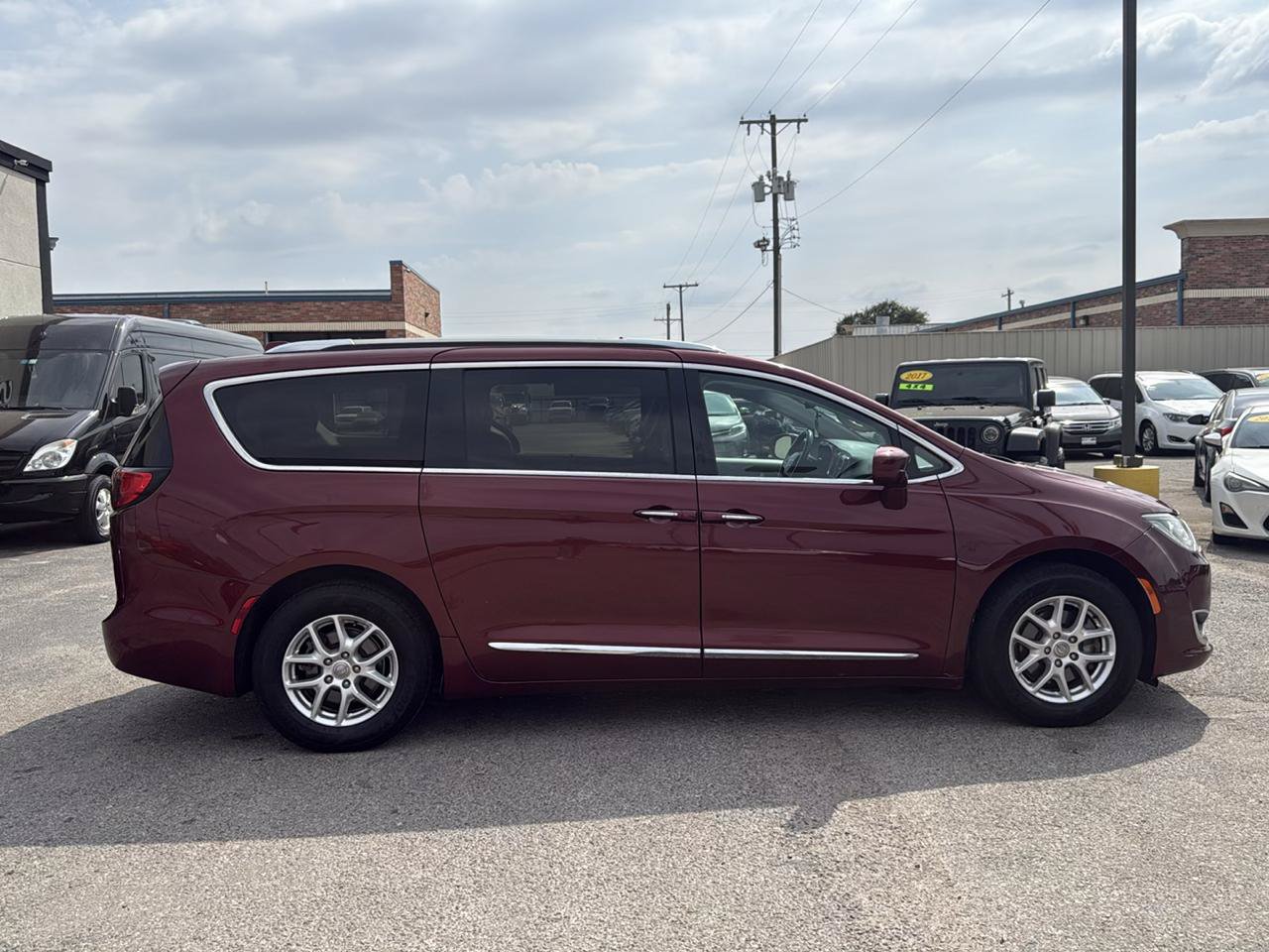 Used 2020 Chrysler Pacifica Touring-L FWD image 5