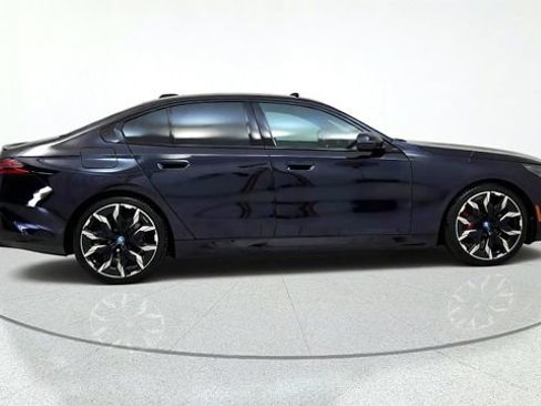 Used 2024 BMW i5 eDrive40i w/ M Sport Package RWD image 10