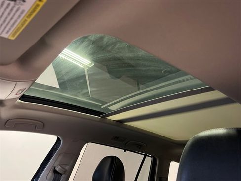 Certified 2022 Volkswagen Atlas SEL R-Line image 30