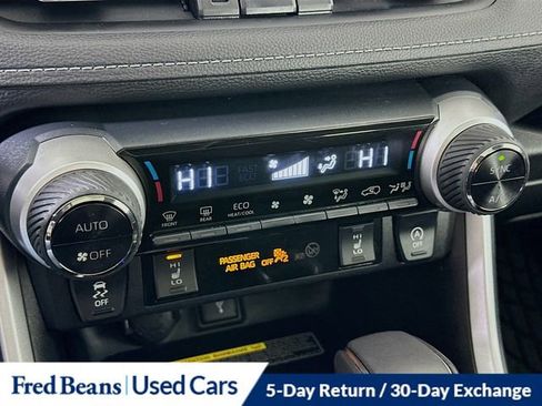 Used 2021 Toyota RAV4 XLE Premium image 16