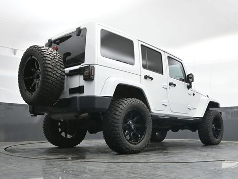 Used 2018 Jeep Wrangler Unlimited Sahara image 24