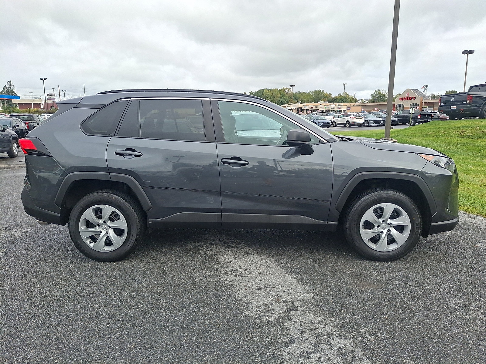 Used 2021 Toyota RAV4 LE AWD/4WD image 7