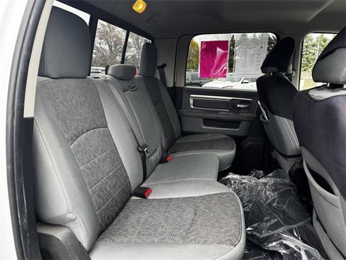 Used 2018 RAM 2500 SLT w/ Luxury Group image 16