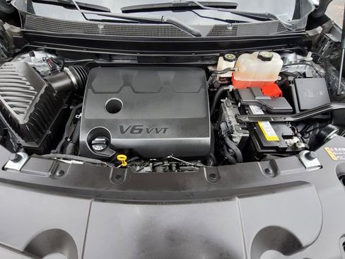 Used 2023 Chevrolet Traverse LT image 17