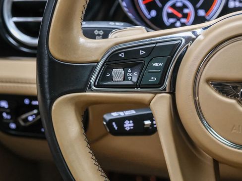 Used 2018 Bentley Bentayga AWD/4WD image 19