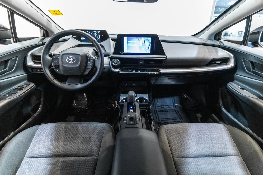 Used 2025 Toyota Prius LE FWD image 13
