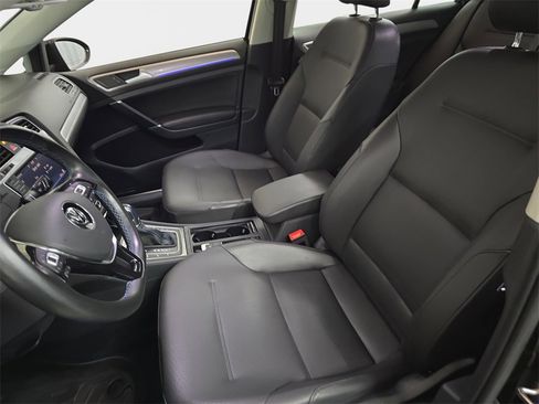 Used 2016 Volkswagen e-Golf SEL Premium w/ Driver Assistance Package image 17