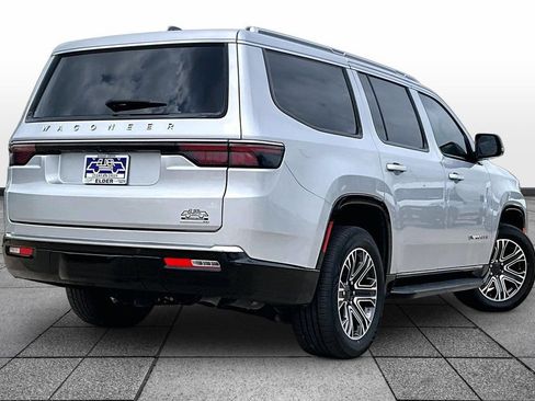 Used 2024 Jeep Wagoneer Series II w/ Flexible Seating Group RWD image 13
