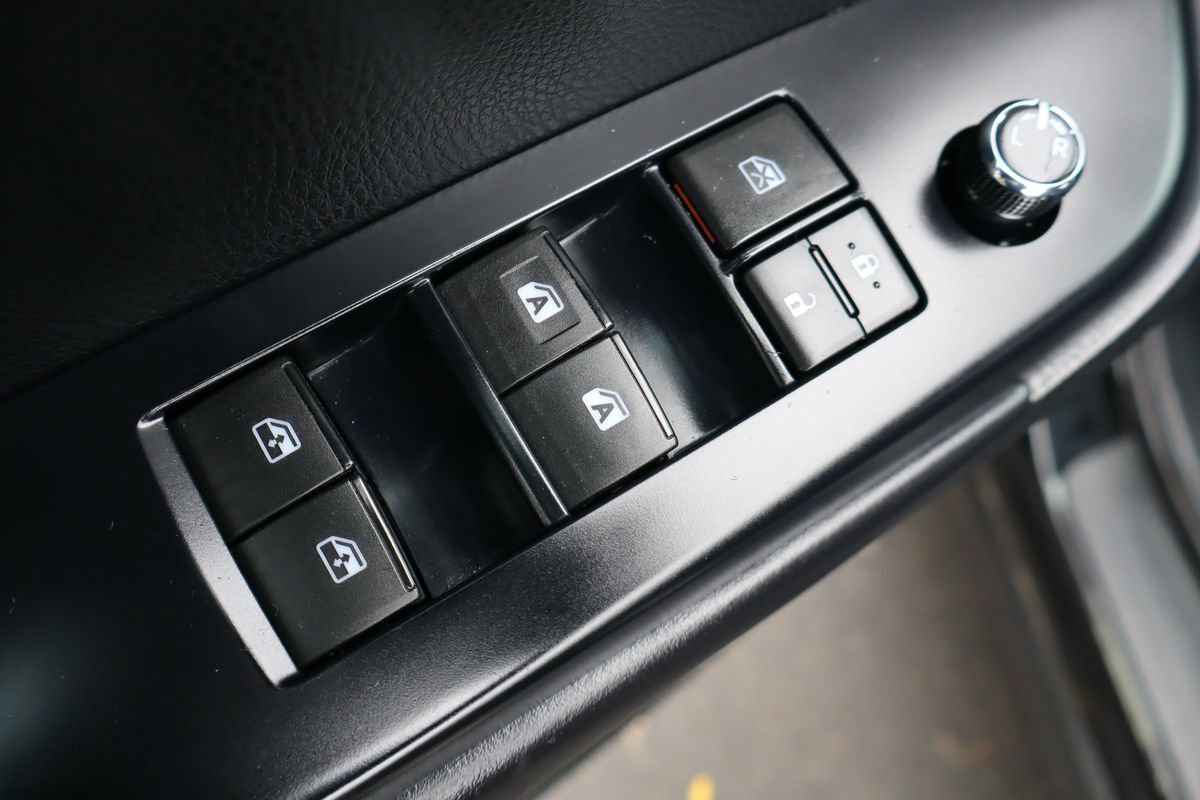 Used 2019 Toyota Highlander SE AWD/4WD image 28