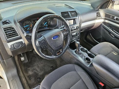 Used 2017 Ford Explorer XLT FWD image 12