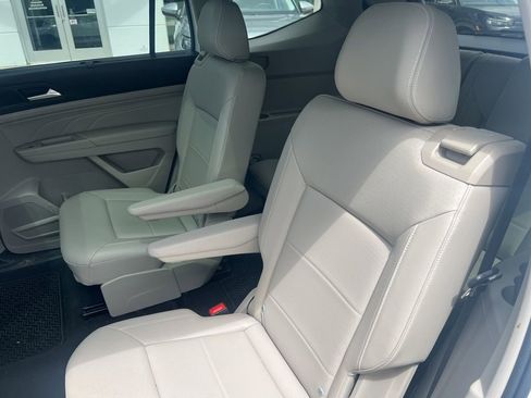 Used 2023 Volkswagen Atlas SE w/ Panoramic Sunroof Package AWD/4WD image 18