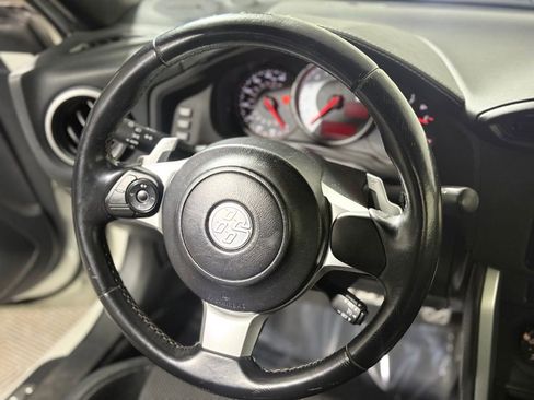 Used 2017 Toyota 86 RWD image 12