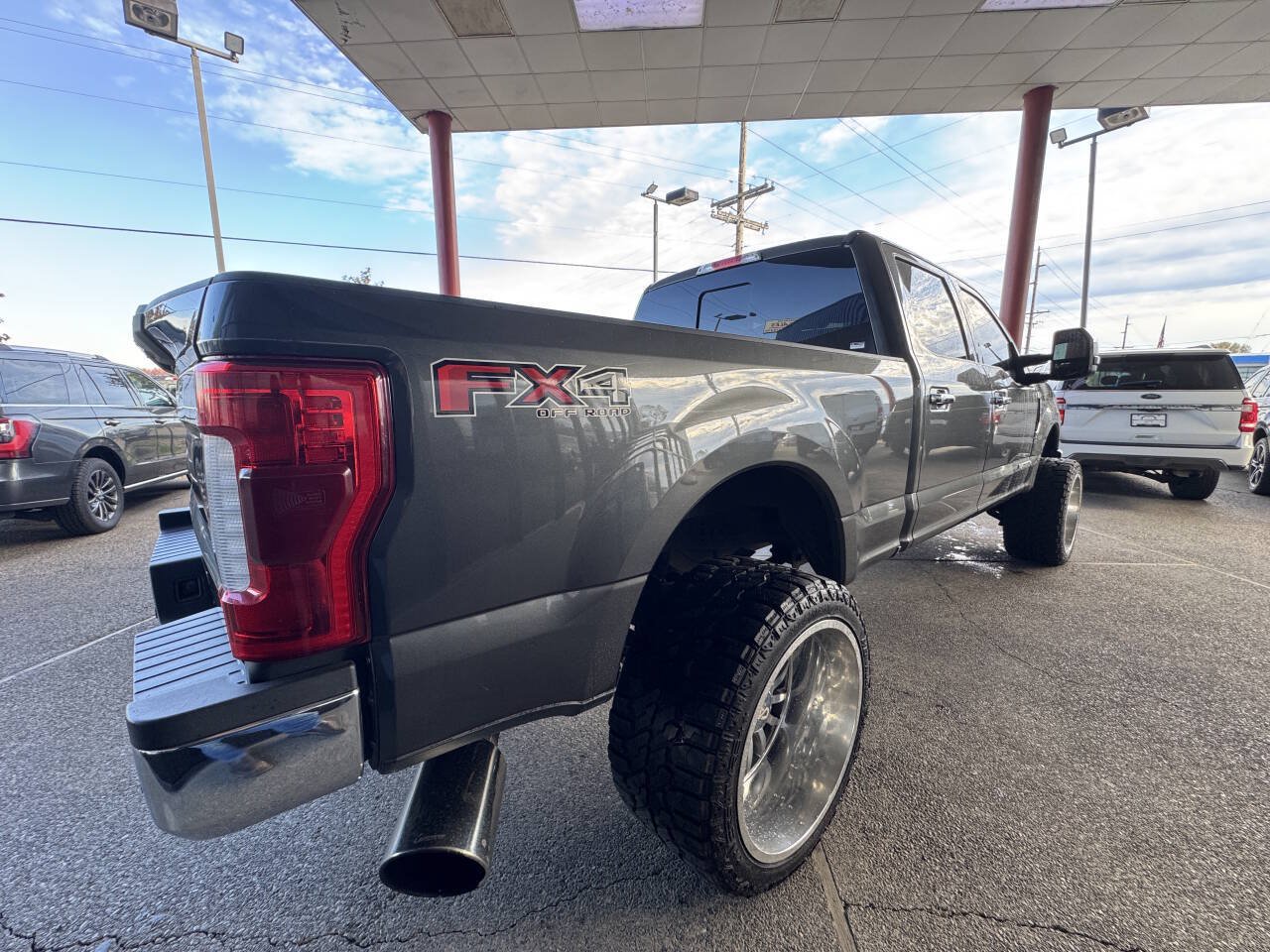 Used 2018 Ford F350 Lariat w/ Lariat Ultimate Package AWD/4WD image 3