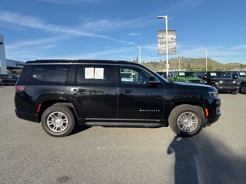 Used 2023 Jeep Wagoneer 2WD image 10