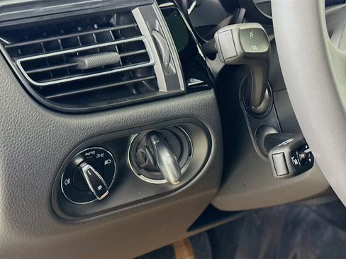 Certified 2025 Porsche Macan image 13