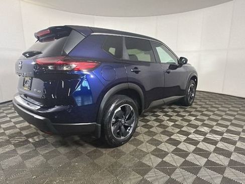 Used 2024 Nissan Rogue SV AWD/4WD image 3