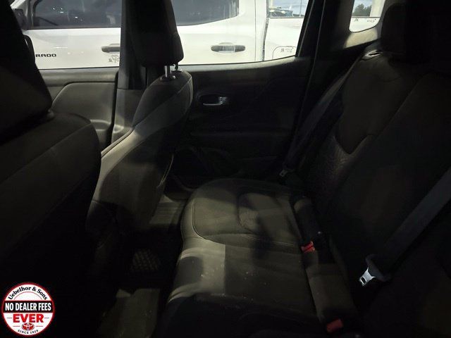 Used 2023 Jeep Renegade Latitude AWD/4WD image 4