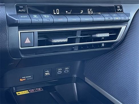 Used 2025 Toyota Camry SE image 20