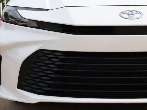 Used 2025 Toyota Camry LE AWD/4WD image 12