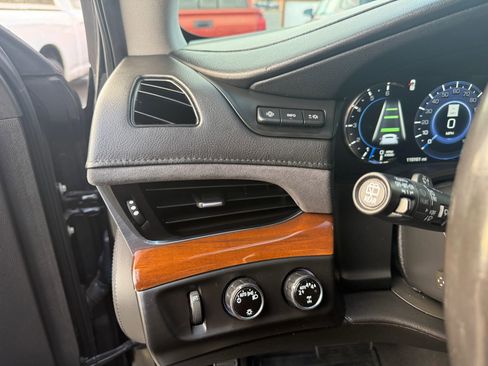Used 2019 Cadillac Escalade ESV Luxury image 15