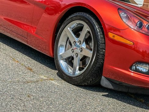 Used 2006 Chevrolet Corvette Coupe w/ Preferred Equipment Group RWD image 32