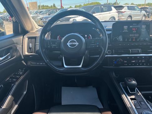 Used 2024 Nissan Pathfinder Platinum AWD/4WD image 24