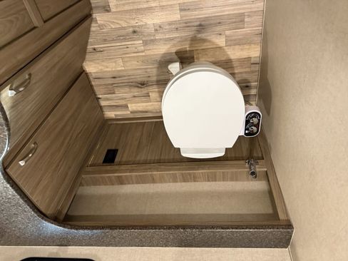 Used 2017 Ford E-450 and Econoline 450 Super Duty w/ Motorhome Prep Package image 68