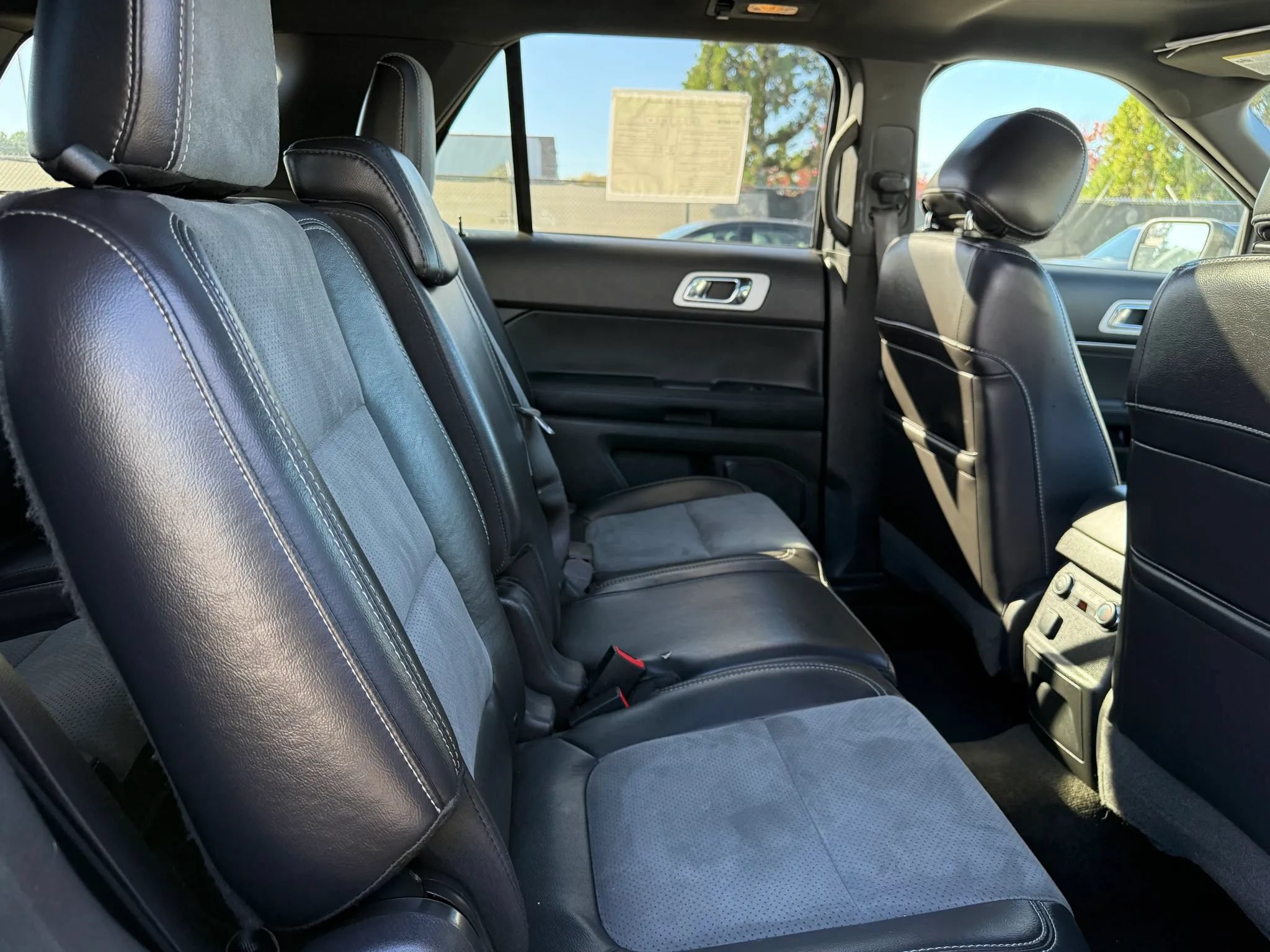 Used 2015 Ford Explorer XLT w/ Equipment Group 202B AWD/4WD image 20
