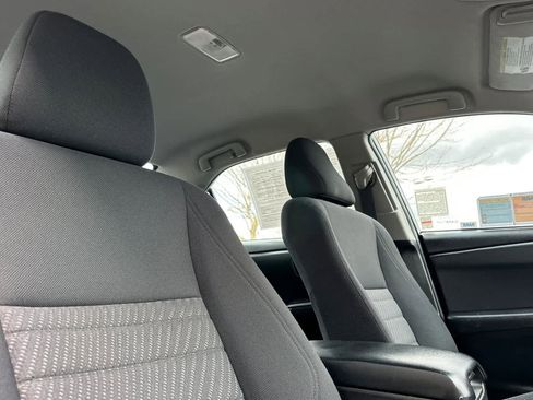 Used 2015 Toyota Camry LE image 16