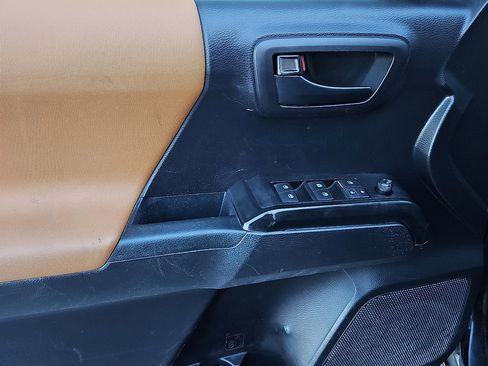 Used 2020 Toyota Tacoma SR5 image 17