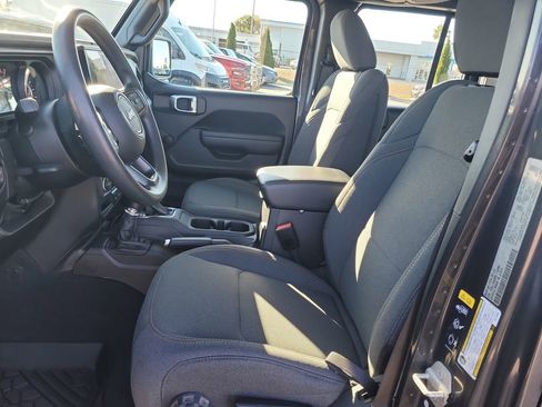 Used 2024 Jeep Gladiator Sport image 16