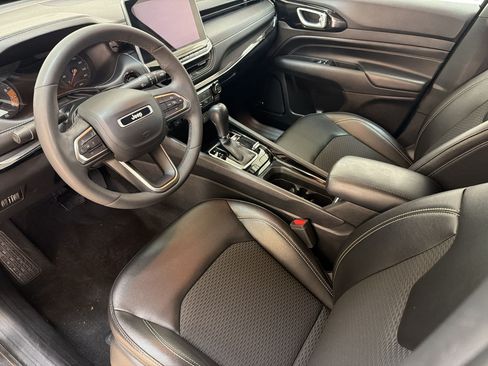 Used 2023 Jeep Compass Latitude w/ Sun and Sound Group AWD/4WD image 4