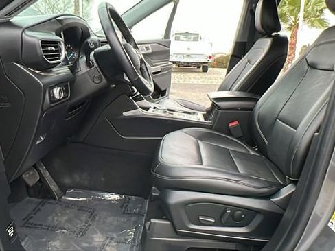 Used 2023 Ford Explorer Limited w/ Equipment Group 301A image 17