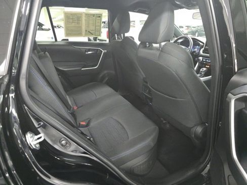 Used 2024 Toyota RAV4 SE image 8