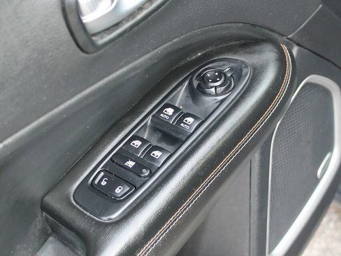 Used 2021 Jeep Compass Latitude w/ Sun and Sound Group AWD/4WD image 11