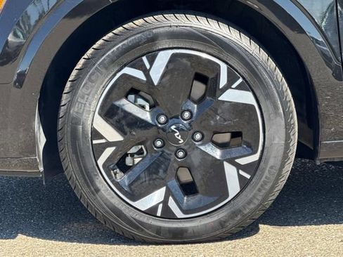 Certified 2024 Kia Niro Wind FWD image 36