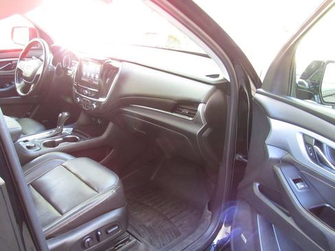 Used 2020 Chevrolet Traverse RS AWD/4WD image 19