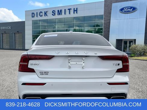 Used 2021 Volvo S60 T5 Momentum w/ Advanced Package image 5